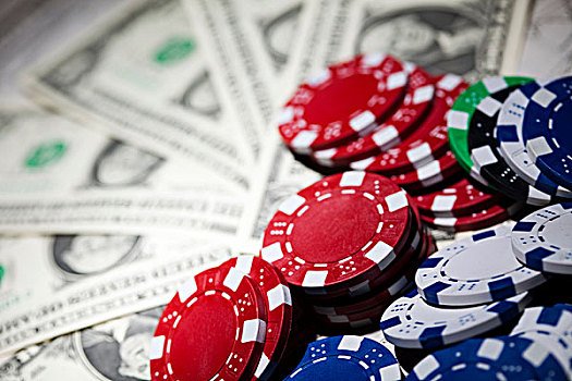 Antarmuka Live Roulette batmantoto menampilkan roda, taruhan, dan chat dengan dealer